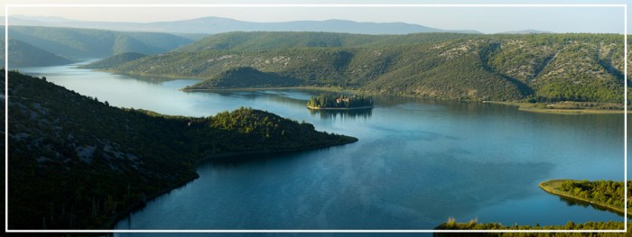 クルカ国立公園　ヴイソヴアッツ湖
